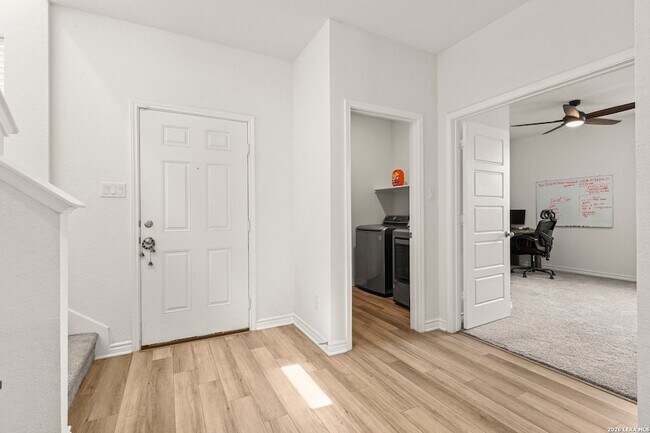 Foto del edificio - 355 Deer Crest Dr