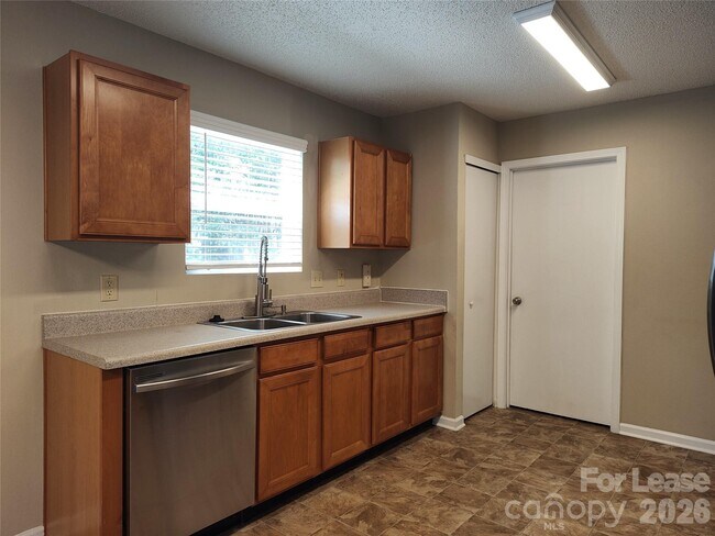 Foto del edificio - 2038 Dunsmore Ln