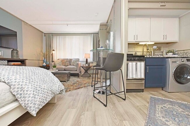 Building Photo - The Flats at Jackson Square Discover Our Studio, 1, & 2-Bedroom Flats and Lofts in Oak Ridge, TN