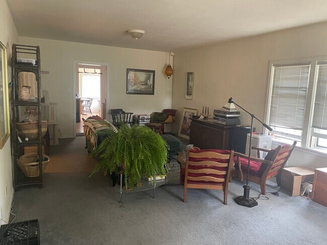 Living room - 9308 Padilla Heights Rd