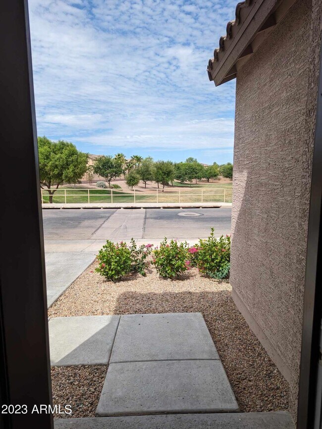 Foto del edificio - 2468 N Morrison Ave