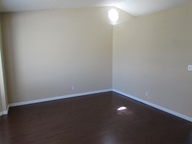 Building Photo - 1795 Niles Ave