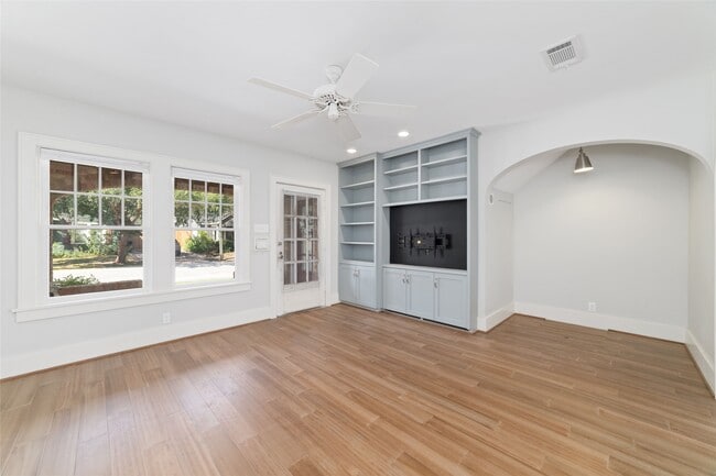 Building Photo - 2907 Albany St