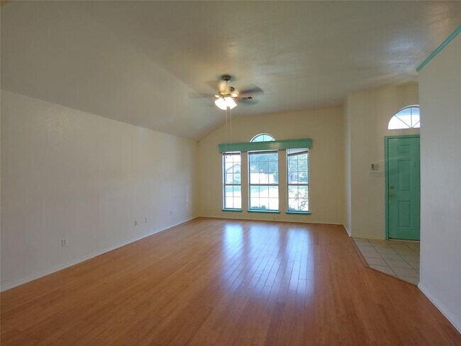 Foto del edificio - 3105 Scenic Glen Dr