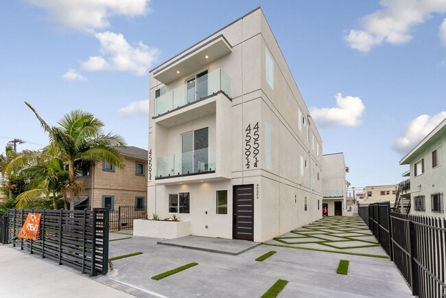 Building Photo - 4559 W 18th St