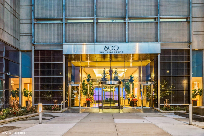 Foto del edificio - 600 N Lake Shore Dr