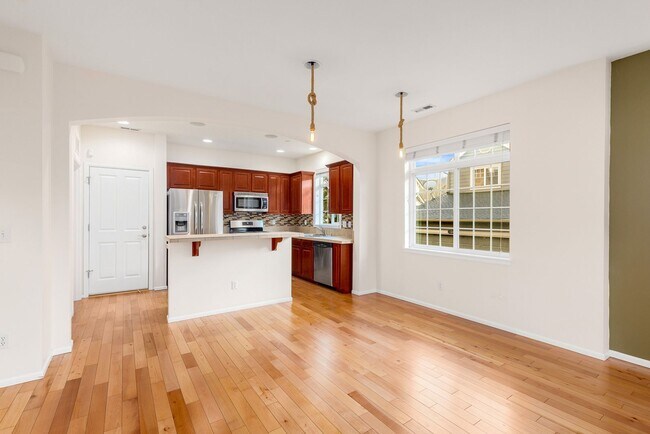 Foto del edificio - Issaquah Highlands 2 Bedroom 2.5 Bath Townhouse