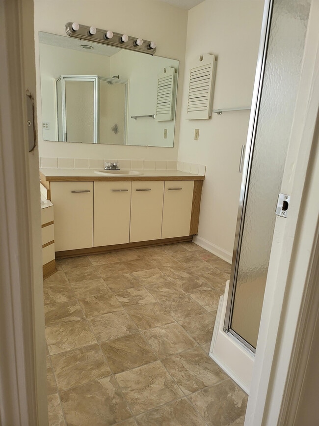 Foto del edificio - 1001 Brookhollow Dr