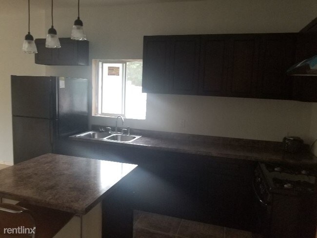 Building Photo - 3 br, 1 bath Apartment - 2924 W. Flournoy