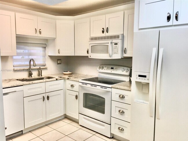 Foto del edificio - 9410 N Hollybrook Lake Dr