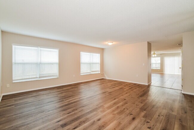 Building Photo - 3137 Holland Dr