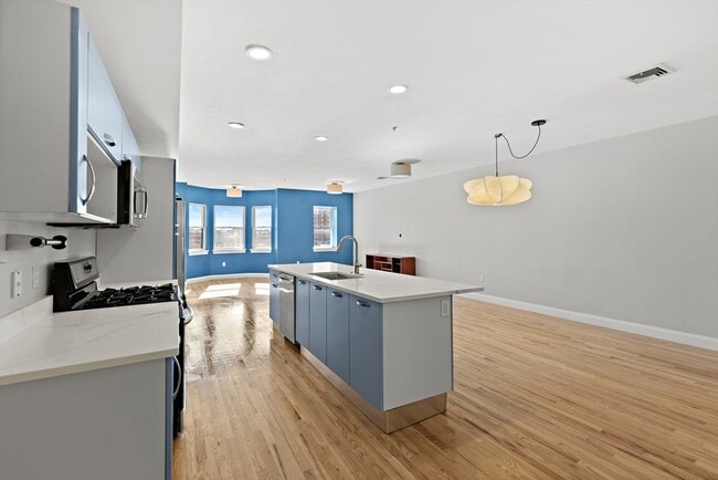 Building Photo - 877 Harrison Ave