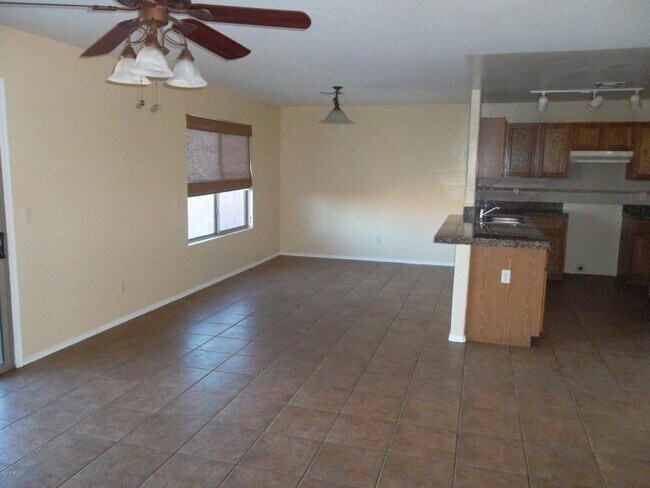 Building Photo - Nice 3 Bedroom 2 Bath Home by Grant & Silv...