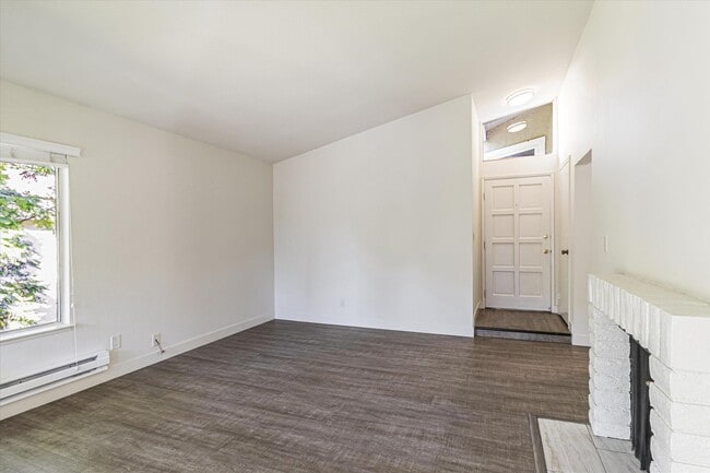 Building Photo - Renovated Two-Bedroom Two-Bathroom Condo