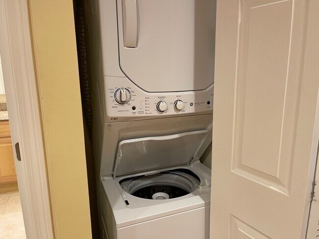 Building Photo - 20 Webster St