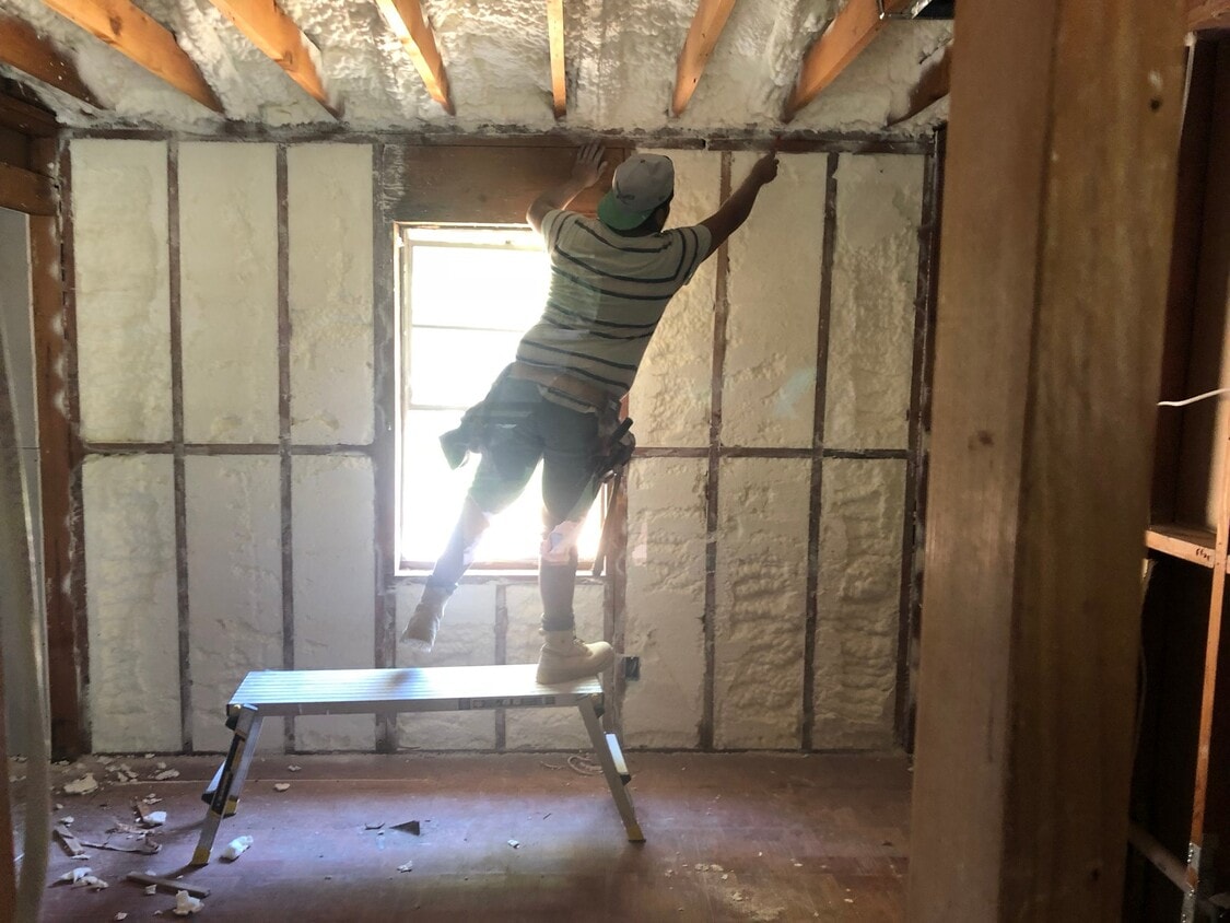 Foto del edificio - 1128 Lakeview Dr