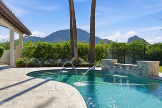 Building Photo - 5828 E Cactus Wren Rd