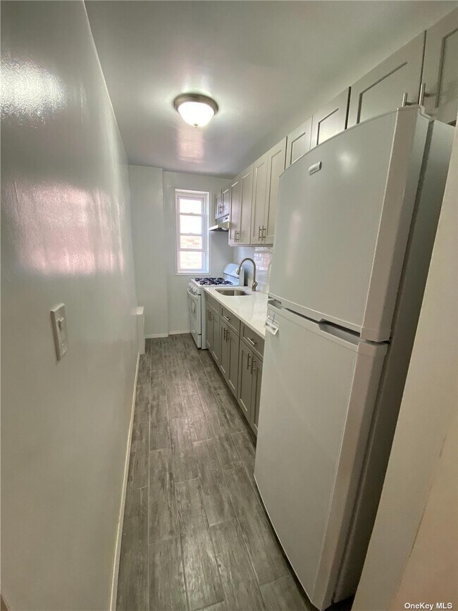 Foto del edificio - 136-42 Maple Ave