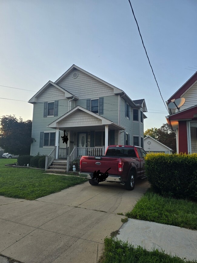 Building Photo - 12602 Bennington Ave