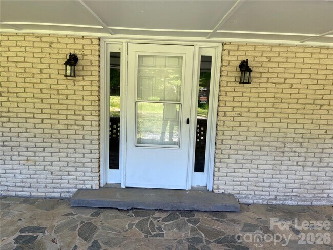 Foto del edificio - 8737 Whippoorwill Dr