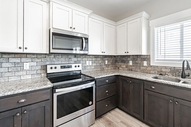 Foto del edificio - 654 S Saturn Ave