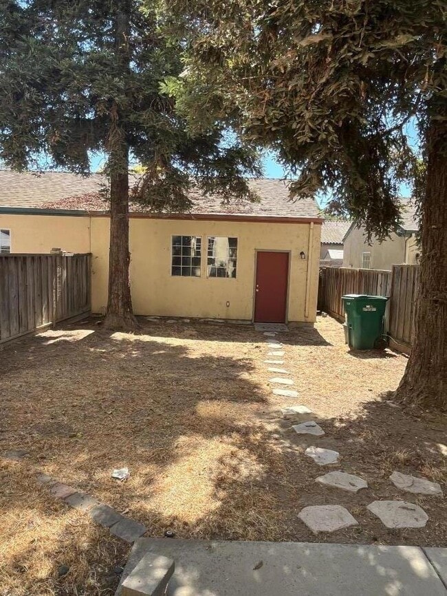 Building Photo - 315 Soberanes St