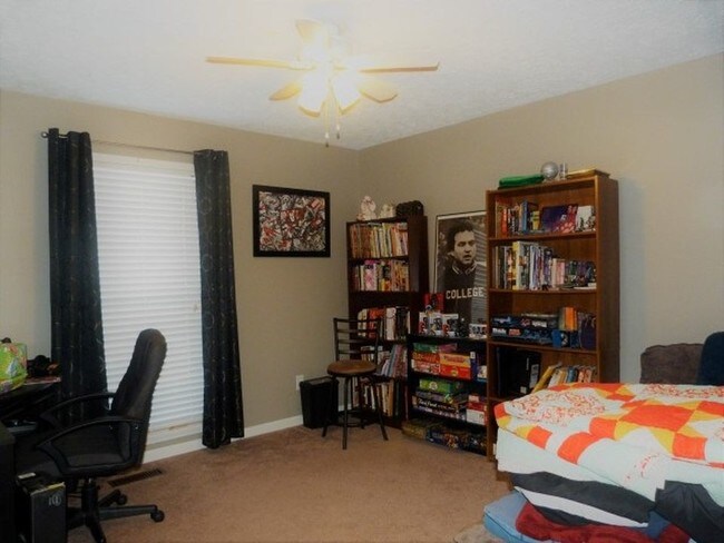 Building Photo - 1107 Pin Oak Dr