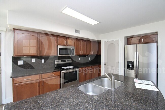 Foto del edificio - 1423 Holiday Drive