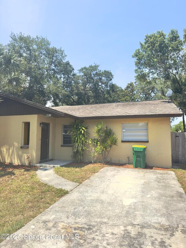 Building Photo - 2466 Uranus Dr