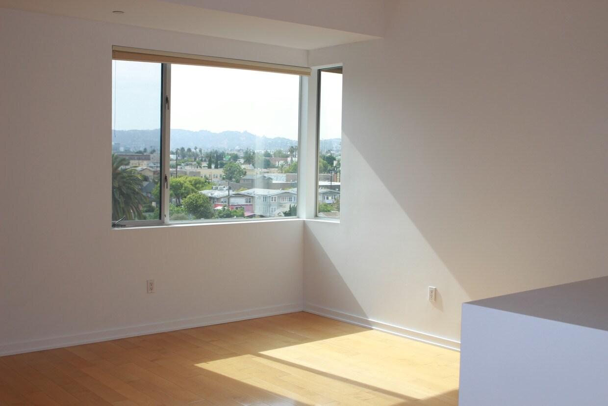 Primary Photo - 4005 Monroe St