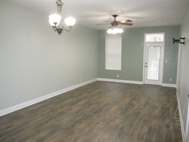 Comedor/Sala de estar abierta - 6144 Abbott Station Drive