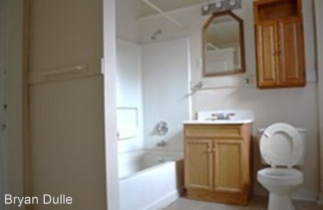 Building Photo - 5 br, 1 bath House - 318 E 20th