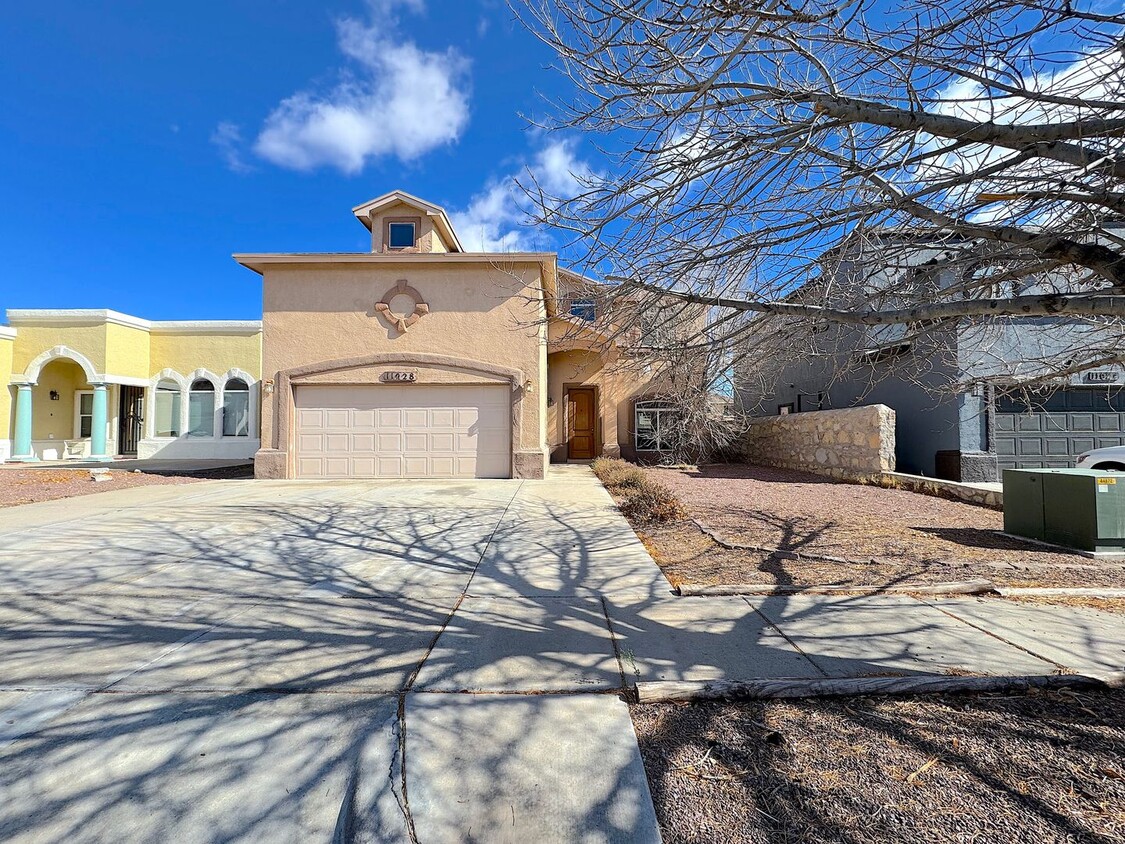 Foto principal - Northeast El Paso 5 Bed Refrig A/C!