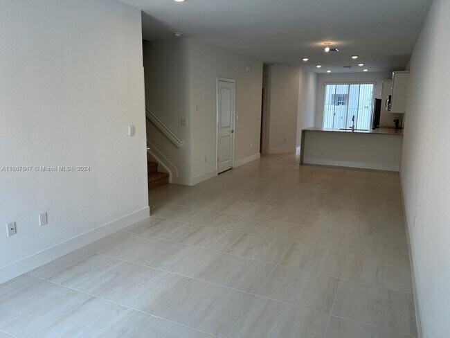 Building Photo - 136 SW 170th Ave