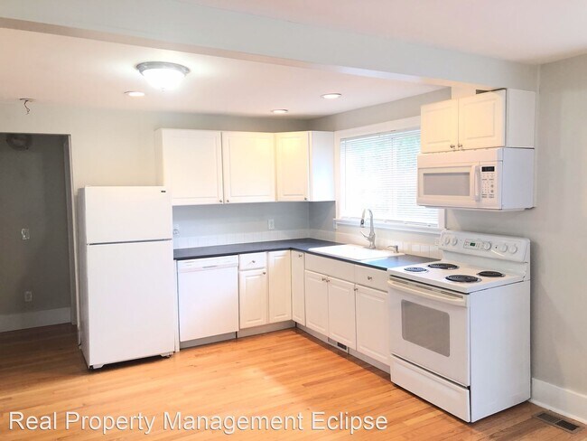 Building Photo - 3 br, 1 bath House - 1561 NE 171st St