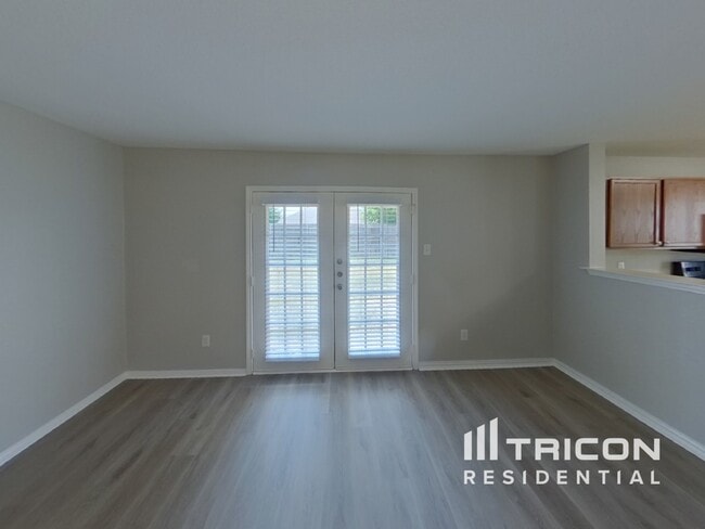 Building Photo - 1601 Vineridge Ln