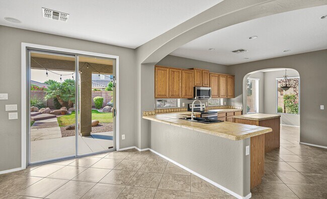 Foto del edificio - 4129 E Clubview Dr