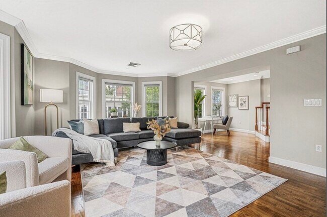 Foto del edificio - 476 E 3rd St