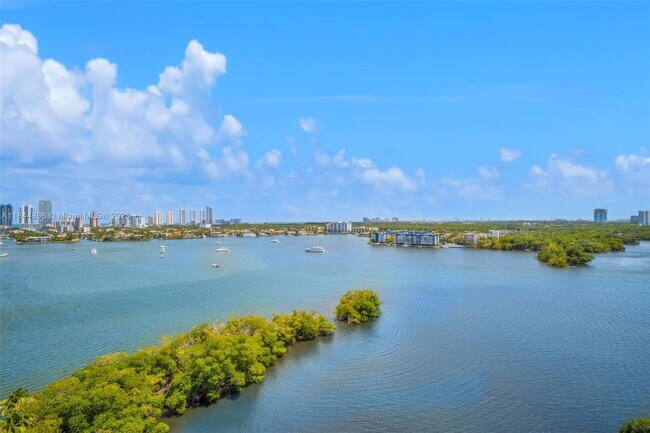 Building Photo - 17111 Biscayne Blvd