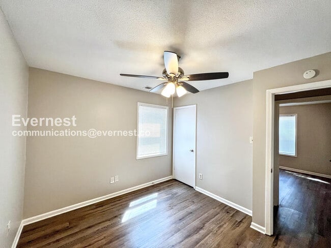 Foto del edificio - 1582 Custer Dr
