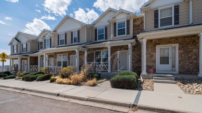 Townhome in The Bluffs at Spring Creek - Townhome in The Bluffs at Spring Creek