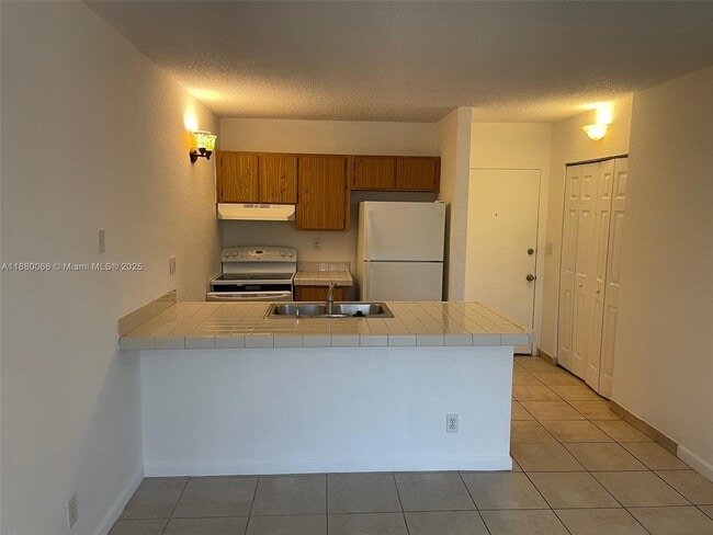 Foto del edificio - 2401 Riverside Dr
