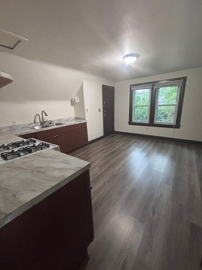 Foto del edificio - 1242 E Mifflin St