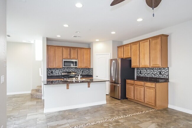 Foto del edificio - 4505 Harbison Canyon Ct