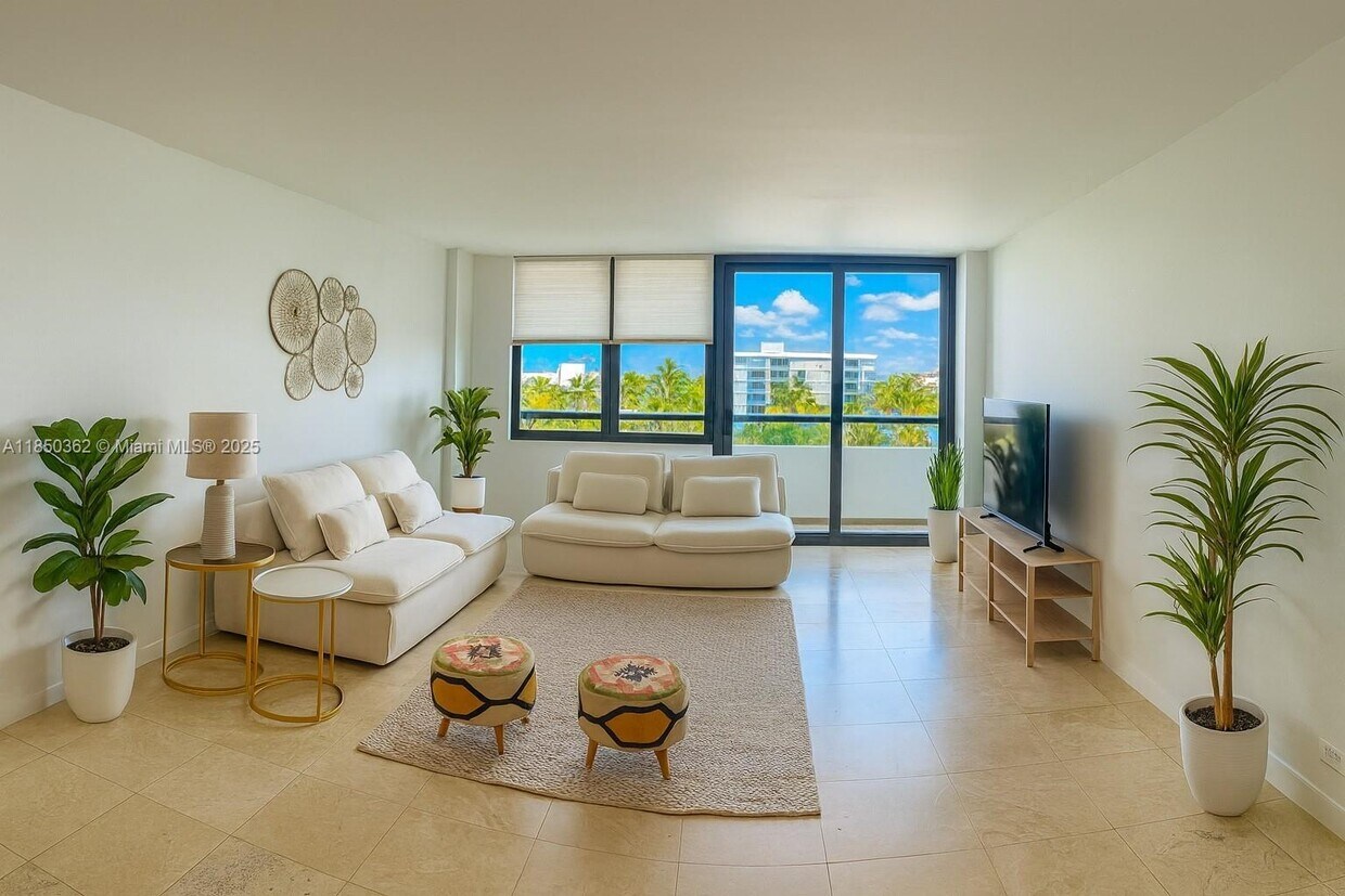 Foto principal - 10101 E Bay Harbor Dr