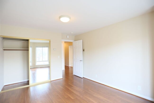 Building Photo - Contemporary 2BR/1BA in the Outer Richmond, Yard, Laundry, Parking available for additional fee (...