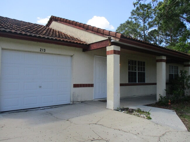 Building Photo - 213 Abello Rd SE