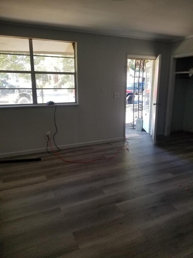 Building Photo - 608 Quarterman St