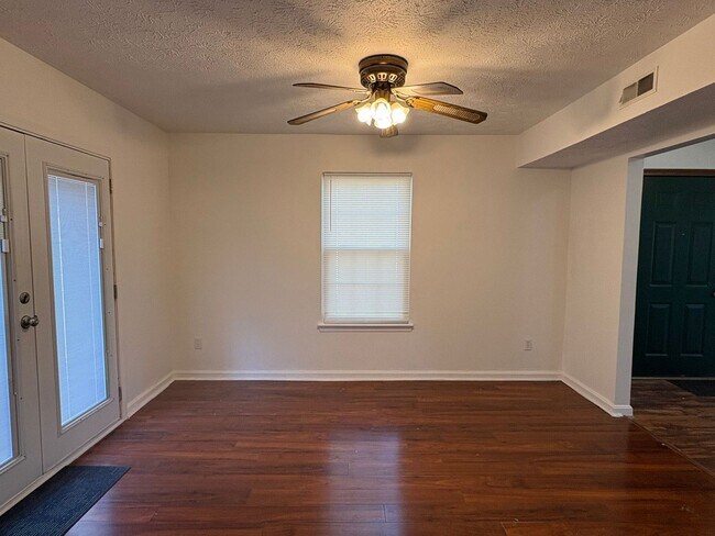 Foto del edificio - 366 Deputy Ln