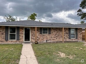 Building Photo - 109 Sorority Dr